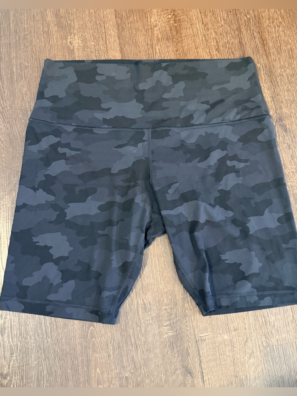 lululemon athletica  Black & Dark Gray Camo Biker shorts SZ 18